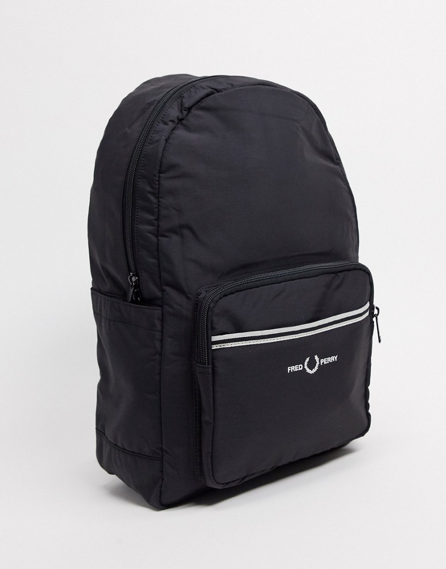 фото Черный рюкзак с логотипом fred perry