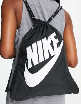 Аксессуары  Asos Черный рюкзак с затягивающимся шнурком Nike-Черный цвет