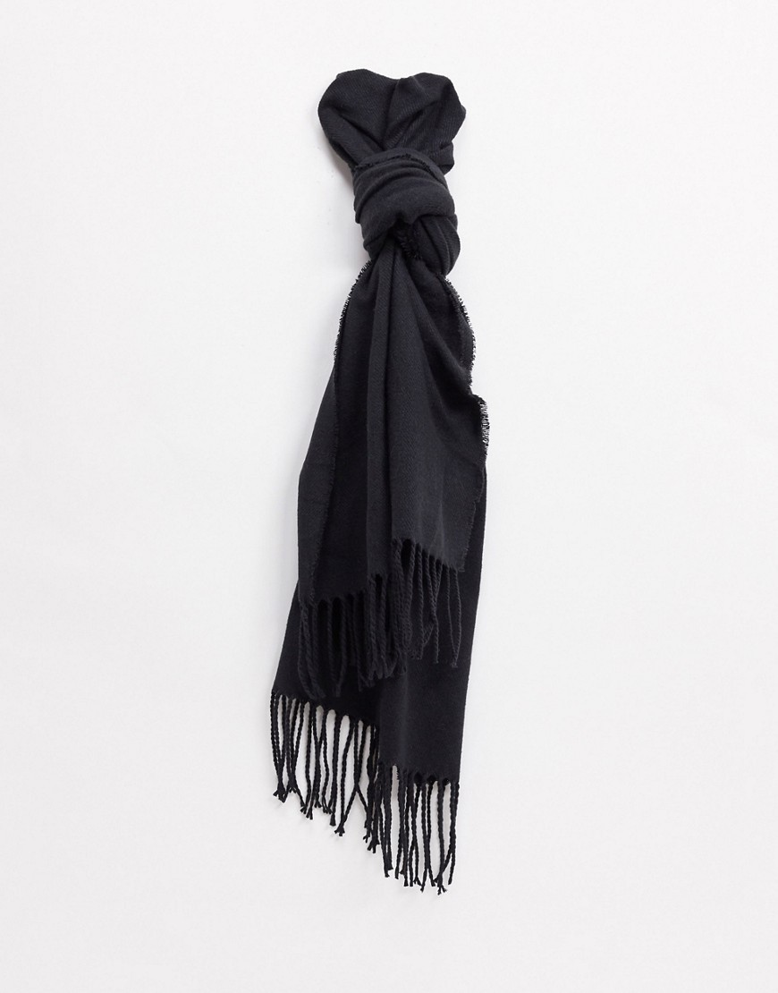 фото Черный шарф из переработанного материала monki greta