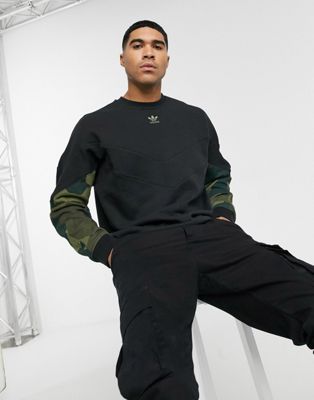 фото Черный свитшот с камуфляжными вставками adidas originals