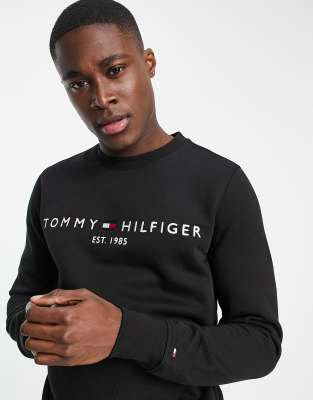 фото Черный свитшот с логотипом на груди tommy hilfiger