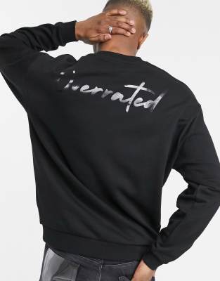 фото Черный свободный свитшот с надписью \"overrated\" на спине asos design