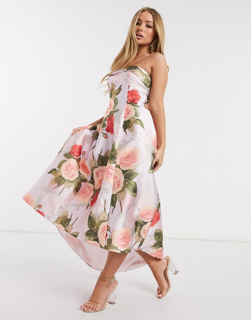 Chi Chi London – Balklänning i midaxilängd med blommigt mönster-Flerfärgad