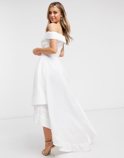 Chi Chi London – Biała asymetryczna sukienka z dekoltem bardot | ASOS