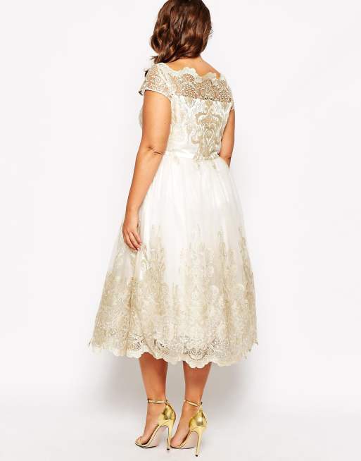 Chi Chi London – Hochwertiges Spitzen-Ballkleid mit Flügelärmeln in großer Größe, 2 von 4