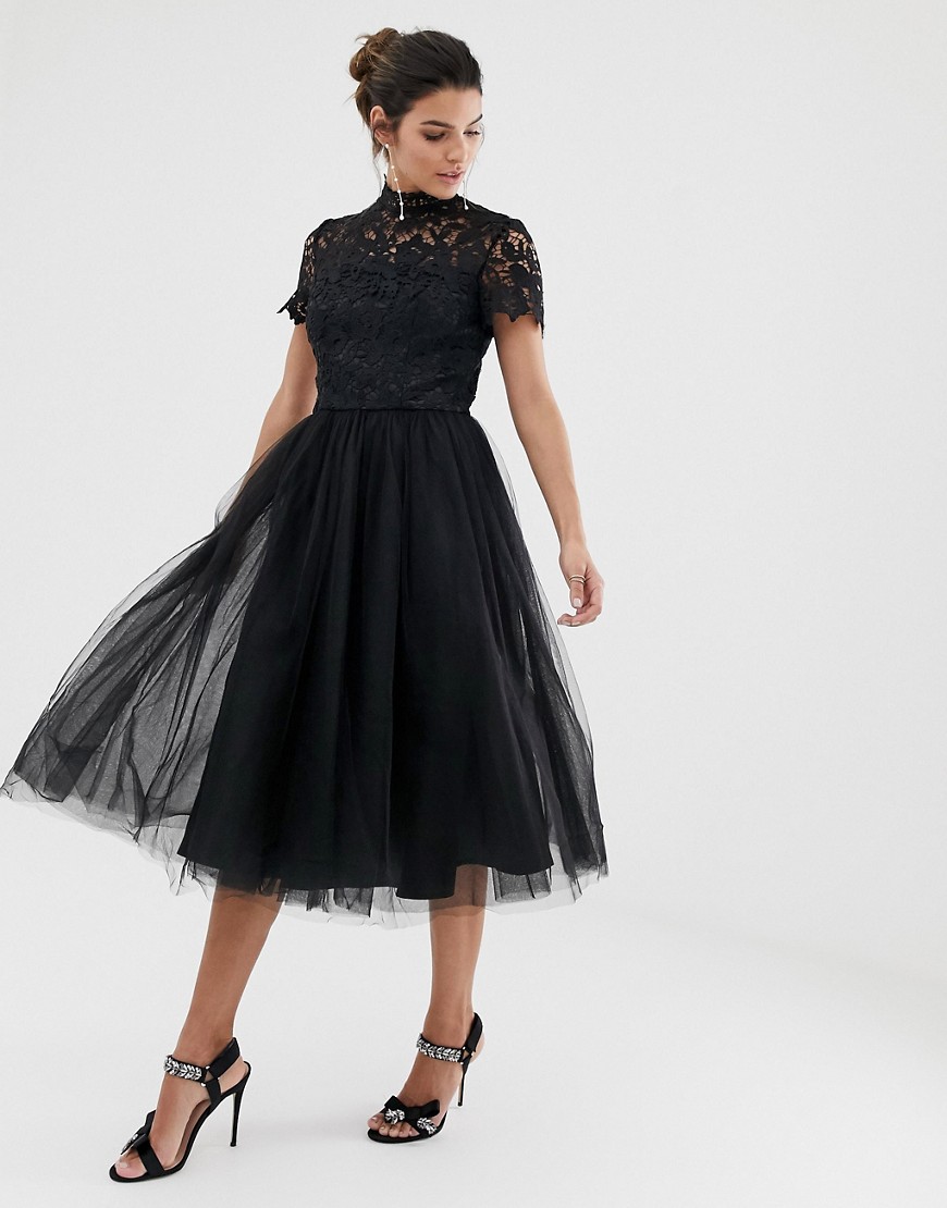 Chi Chi London - Hoogsluitende midi-jurk van kant met tule rok in zwart