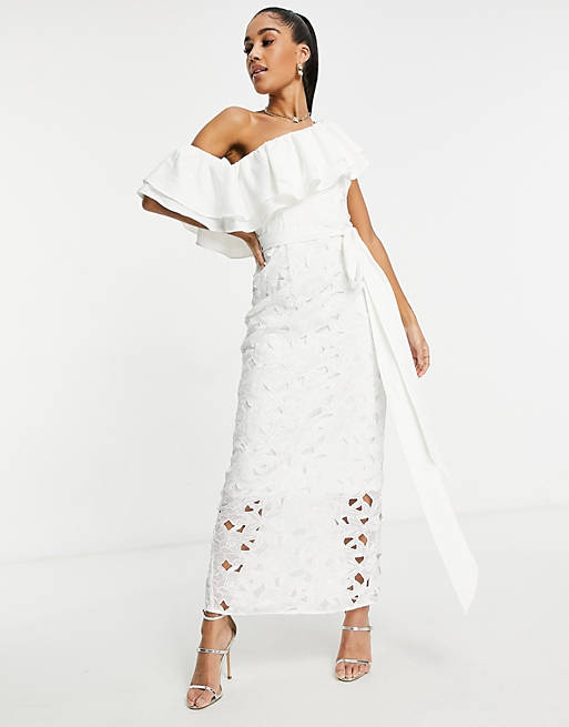 Chi Chi London - Hvid skulderløs midaxi-kjole med flæser