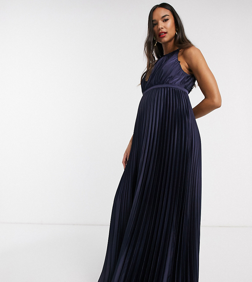 Chi Chi London Maternity - Hoogsluitende lange satijnen jurk in marineblauw