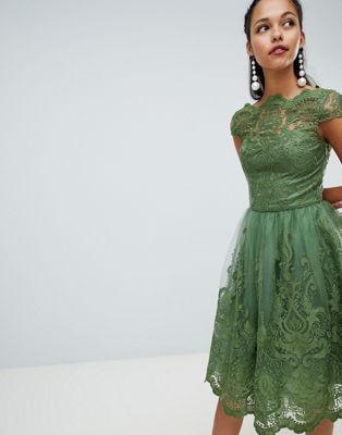 Chi Chi London - Midi-jurk van premium kant met kapmouwen-Groen