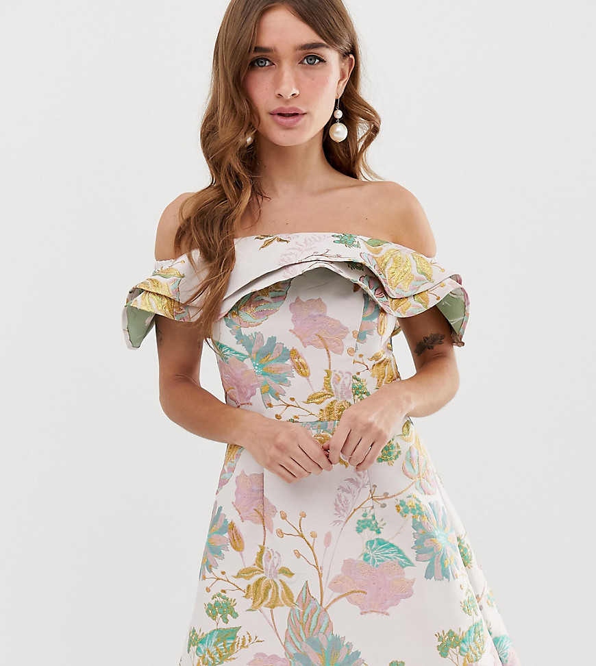 Chi Chi London Petite - Jacquard mini-jurk met dubbele volant en bloemenprint-Multi