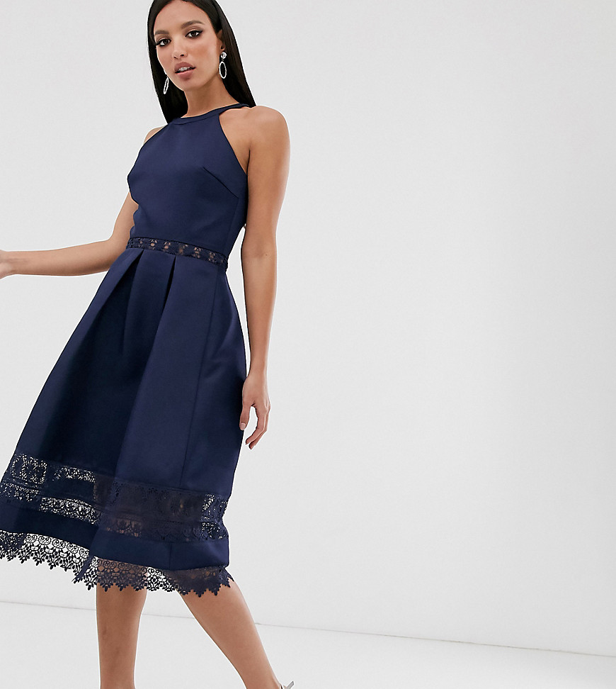 Chi Chi London Tall - Midi-jurk met uitsnijding bij de zoom in marineblauw-Bruin