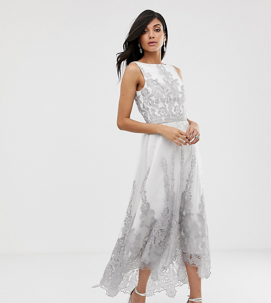 Chi Chi London Tall - Midi-jurk van premium kant met lange achterkant in wit
