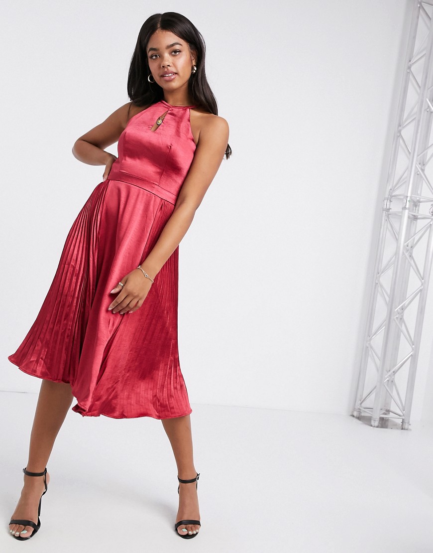 Chi Chi London – Vinröd klänning i satin med nyckelhålsöppning