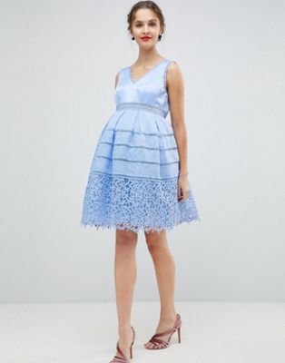 Chi Chi London - Zwangerschapskleding - Kanten jurk met uitsnijdingen-Blauw