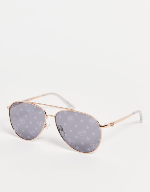 Chiara Ferragani – Okulary przeciwsłoneczne typu aviator w oprawkach w kolorze złotym ze wzorem z logo 