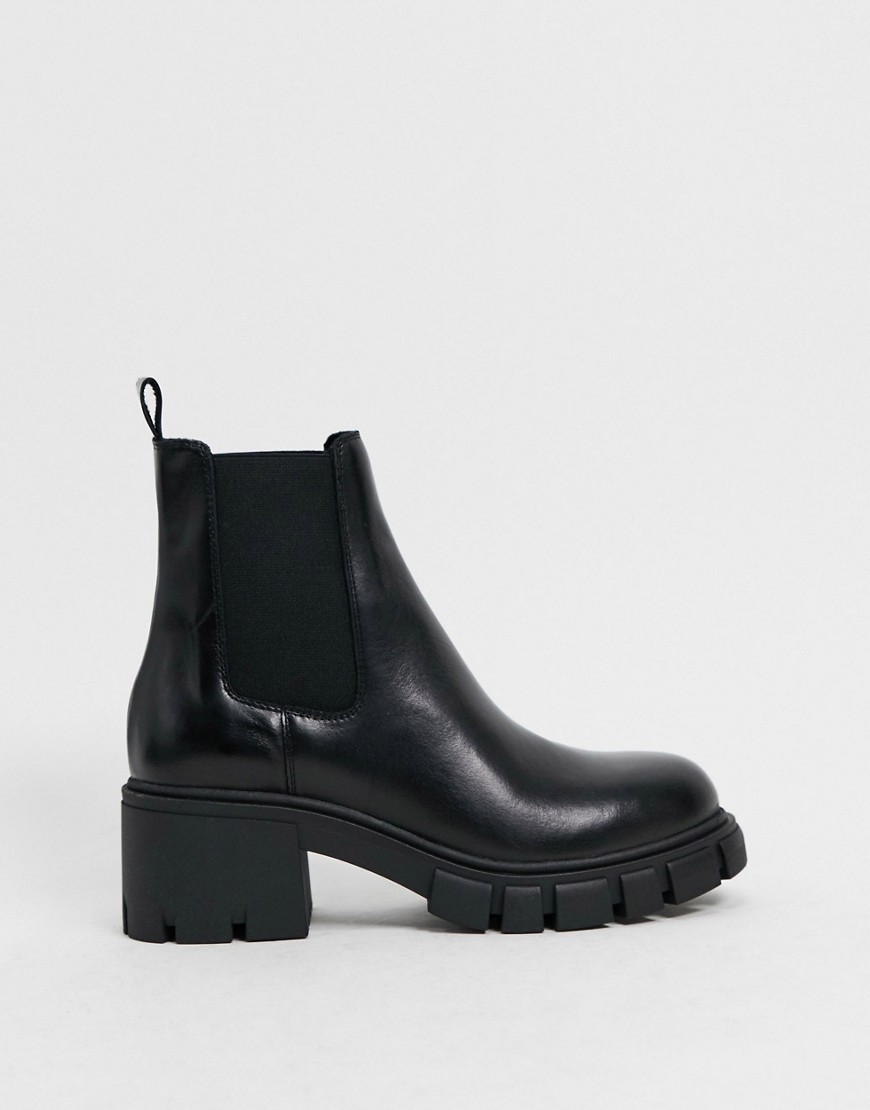 Chunky chelsea boots in black leather