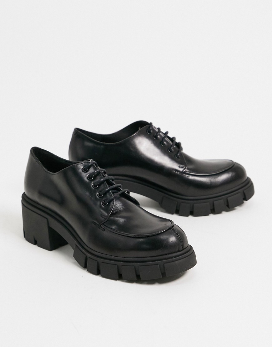 Chio – Svarta grova skor med snörning