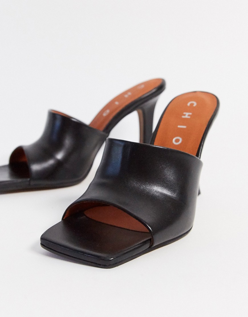 Chio – Svarta mules i läder med fyrkantig tå och klack