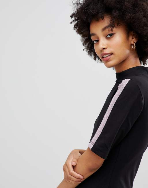 Chorus Hochgeschlossenes Jersey Kleid Mit Seitlichen Glitzer Streifen Asos