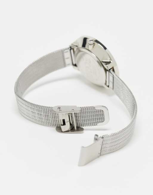 Christin Lars – Silberfarbene Armbanduhr mit Netzarmband und Zifferblatt mit Ziffern, 4 von 4