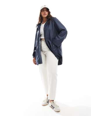 Chubasquero azul marino con capucha y acabado revestido de Vero Moda Curve - view 1