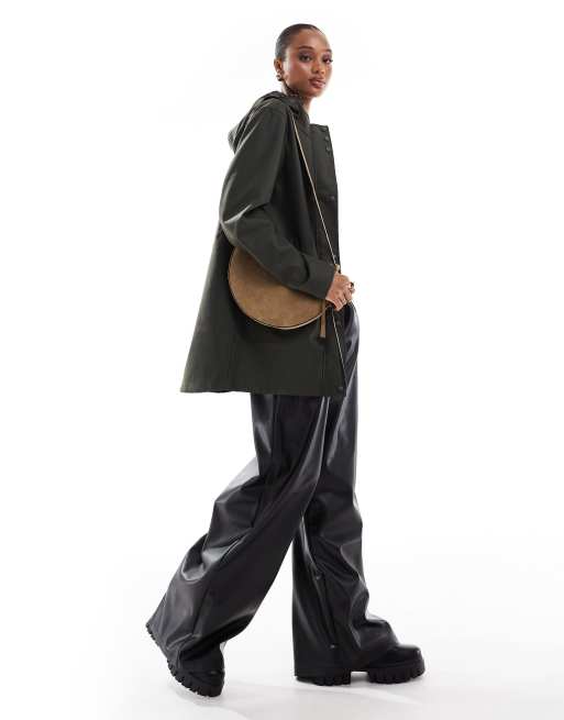Chubasquero caqui intenso con capucha y acabado revestido de Vero Moda Tall, 2 de 4