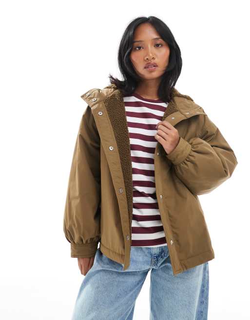 Chubasquero color oliva extragrande con forro afelpado de ASOS DESIGN Petite