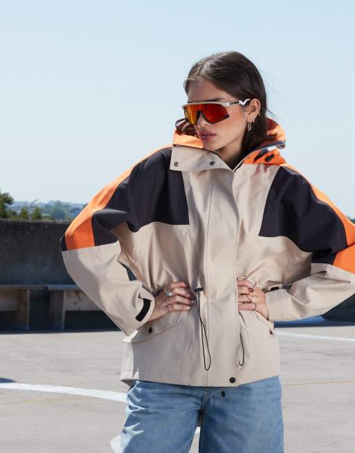 Chubasquero color piedra y negro impermeable premium de ASOS DESIGN