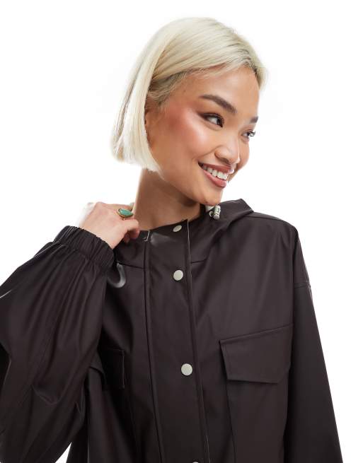 Chubasquero corto marrón con capucha y diseño en contraste de ASOS DESIGN, 2 de 4