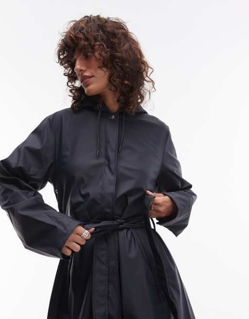 Chubasquero largo azul marino de corte acampanado 12040 de Rains