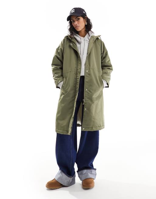 Chubasquero largo caqui extragrande con forro de borreguito de