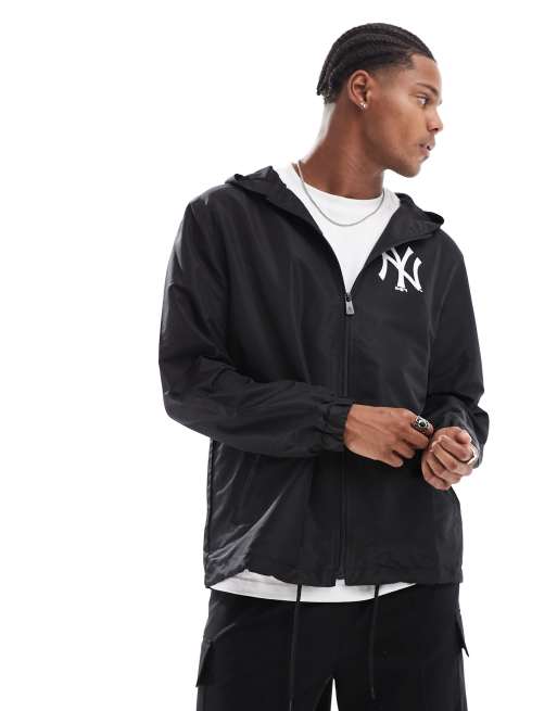 Chubasquero negro con diseño de los New York Yankees de New Era 