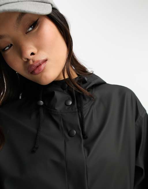 Chubasquero negro estilo parka con acabado engomado de ASOS DESIGN Petite, 2 de 4