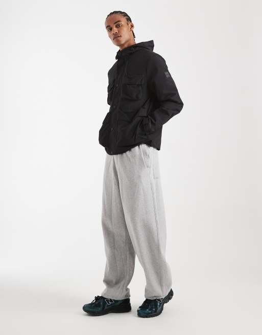 Chubasquero negro impermeable con capucha de Threadbare, 2 de 5