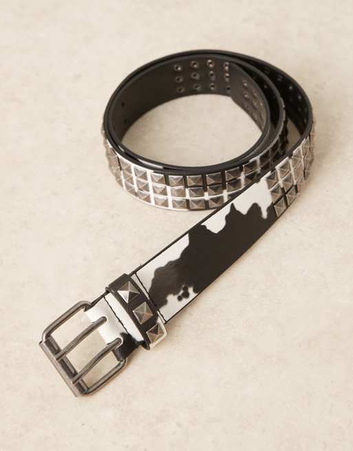 Cinturón con estampado de piel de vaca y tachuelas de cuero sintético de ASOS DESIGN