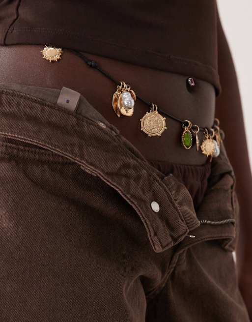 Cinturón de cordón negro con charms de ASOS DESIGN, 2 de 3