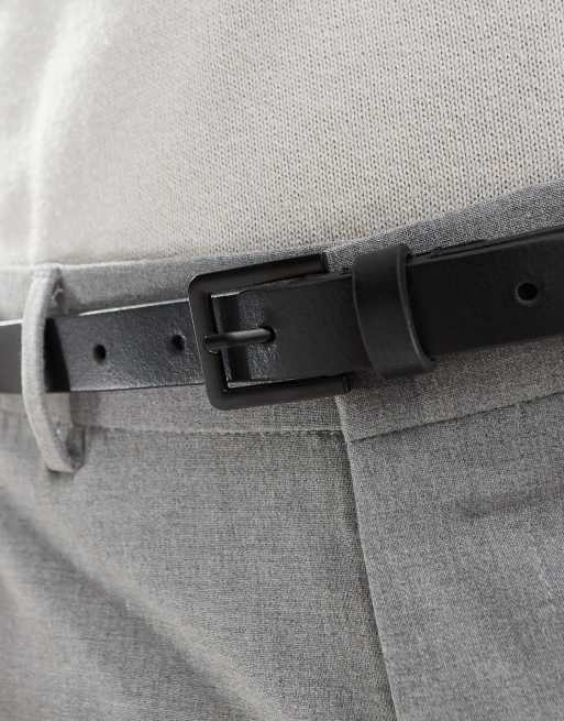 Cinturón de vestir estrecho negro de cuero con hebilla negro mate de ASOS DESIGN, 4 de 4