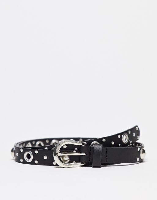 Cinturón estrecho boyfriend con diseño de hebilla cuadrada y tachuelas de ASOS DESIGN 
