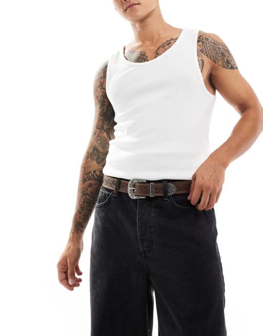 Cinturón marrón de cuero con diseño en relieve y hebilla estilo wéstern de ASOS DESIGN