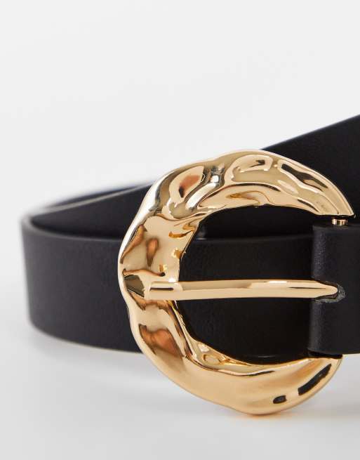 Cinturón negro con hebilla repujada de River Island, 2 de 4