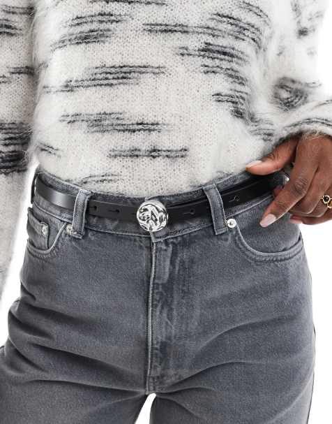 Cinturón negro para cadera y cintura de cuero repujado con hebilla circular de ASOS DESIGN - view 1
