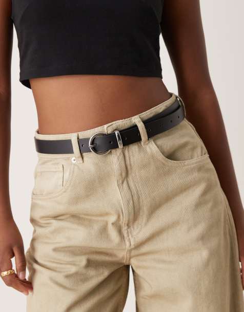 Cinturón negro para cadera y cintura estrecho de cuero con hebilla de media luna de ASOS DESIGN - view 1