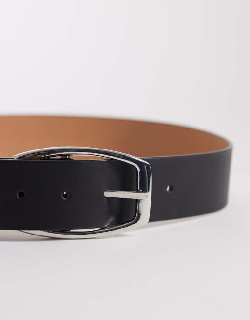 Cinturón negro para cintura y cadera con hebilla de media luna cuadrada de ASOS DESIGN, 3 de 3
