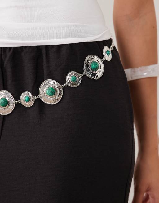 Cinturón plateado para cintura y cadera estilo cadena con piedras verdes de ASOS DESIGN, 2 de 3