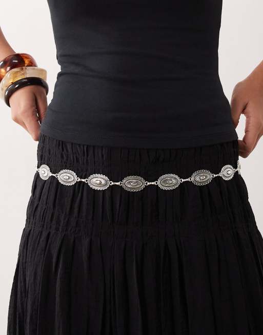 Cinturón plateado tipo cadena de estilo wéstern con acabado repujado de DesignB London