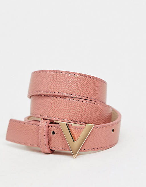 Cinturón rosa con hebilla con forma de 