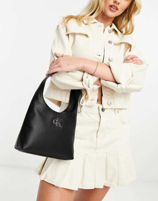 CK Jeans – Schultertasche in Schwarz mit Monogramm