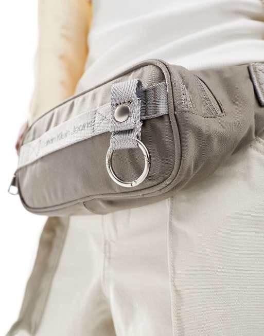 Fanny pack outlet jeans