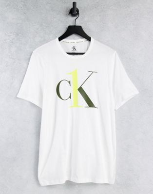 Marques de designers CK One - T-shirt ras de cou à grand logo - Blanc