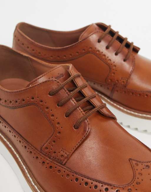 Clarks 2024 tan brogues